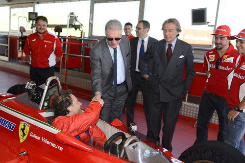 Piero Ferrari saluda a Jacques Villeneuve en Fiorano