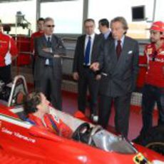 Luca di Montezemolo habla con Jacques Villeneuve en Fiorano