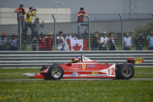 El Ferrari 312 T4 rueda en Fiorano con Jacques Villeneuve