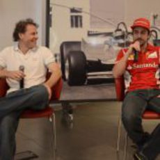 Jacques Villeneuve y Fernando Alonso en la rueda de prensa de Fiorano