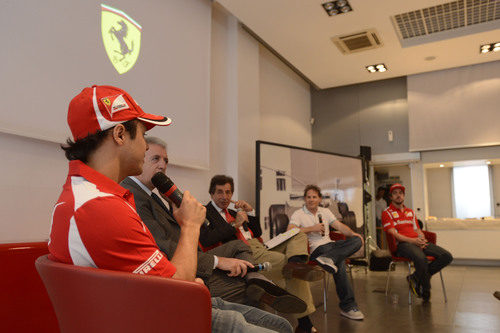 Felipe Massa en la rueda de prensa de Fiorano