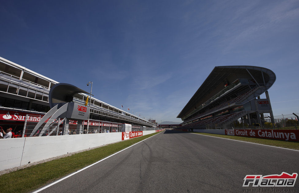 Gradas y boxes del Circuit de Catalunya