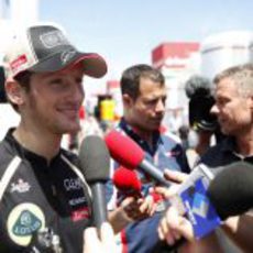 Romain Grosjean atiende a la prensa internacional en Barcelona