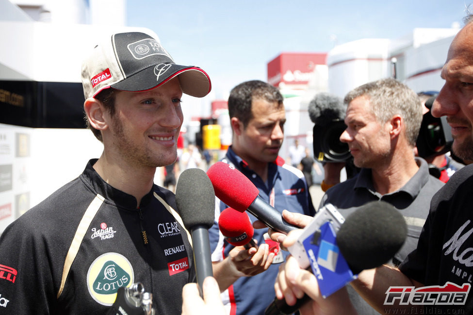 Romain Grosjean atiende a la prensa internacional en Barcelona