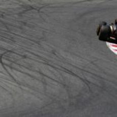 Romain Grosjean con su Lotus E20 en el Circuit de Catalunya