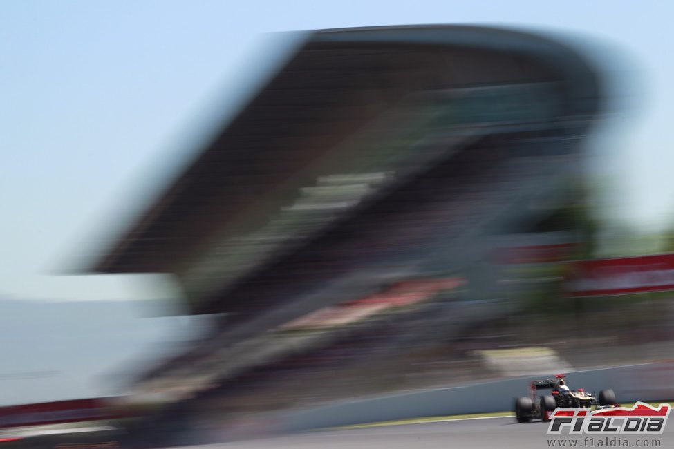 Kimi Räikkönen 'vuela' en la recta de meta del Circuit de Catalunya
