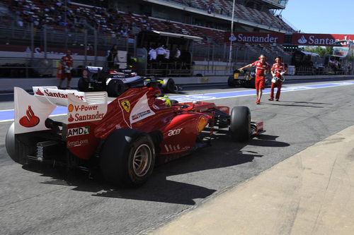 Felipe Massa regresa al box tras rodar un 'stint'