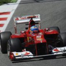 Fernando Alonso en un 'stint' durante los primeros libres de Montmeló