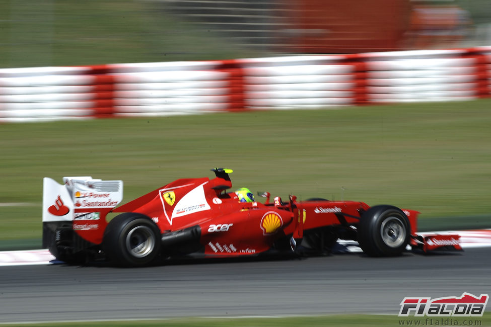 Felipe Massa en el circuito de Montmeló durante los libres