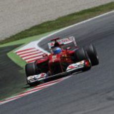 Fernando Alonso con el F2012 en los libres del Gran Premio de España