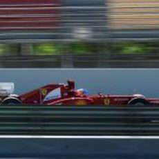 El F2012 entra al 'pit lane' de Montmeló