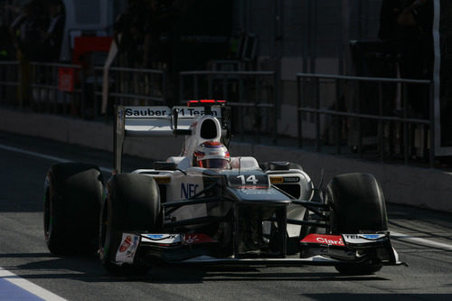 Kamui Kobayashi abandona el 'pit lane' en Montmeló