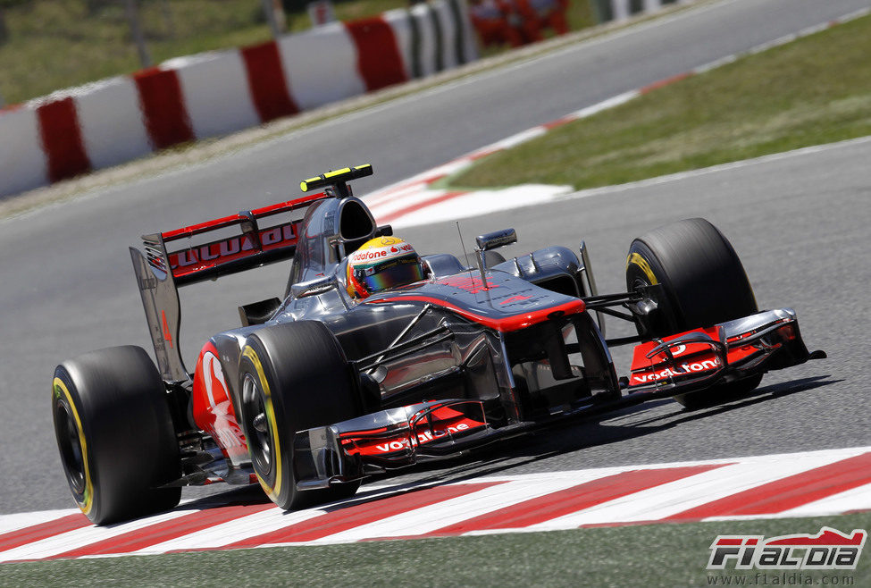 Vista frontal del McLaren de Lewis Hamilton