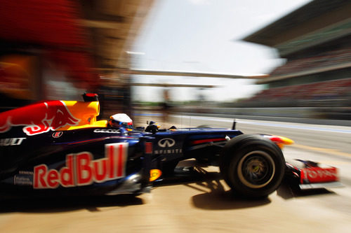 Sebastian vettel abandona el 'box' de Red Bull