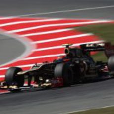 Romain Grosjean exprime su Lotus E20 en Barcelona