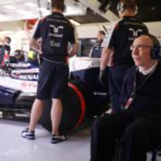 Frank Williams estuvo en el garaje de su equipo este sábado