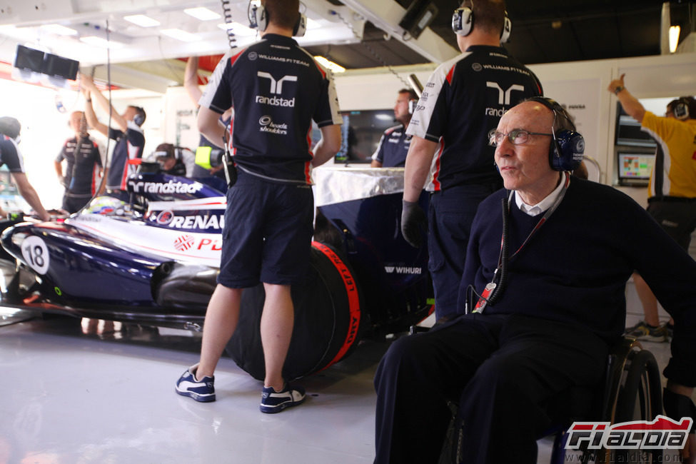 Frank Williams estuvo en el garaje de su equipo este sábado