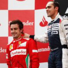 Fernando Alonso y Pastor Maldonado en el podio de España 2012