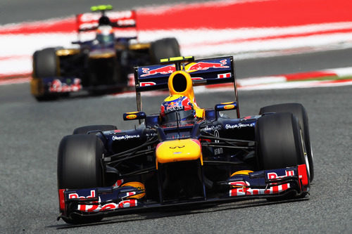 Mark Webber sale de la chicane en Montmeló