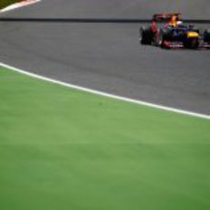 Sebastian Vettel rueda durante la carrera en España