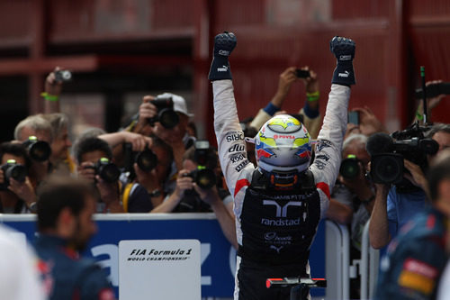 Pastor Maldonado celebra su primera victoria en la F1