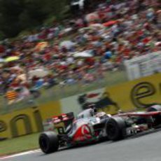 Jenson Button exprime su MP4-27 en la carrera de España