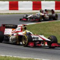 Pedro de la Rosa sale de una curva en Montmeló