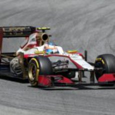 Narain Karthikeyan rueda a los mandos del F112