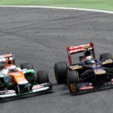 Paul di Resta adelantado por un Toro Rosso en el GP de España 2012