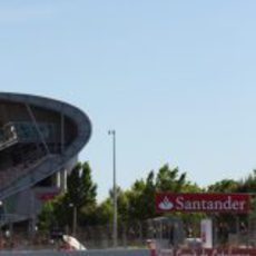 Nico Hülkenberg sale del 'pit lane' en Montmeló