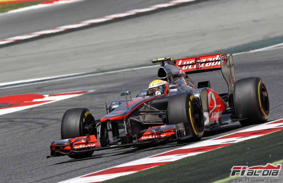 Lewis Hamilton pone a punto su MP4-27