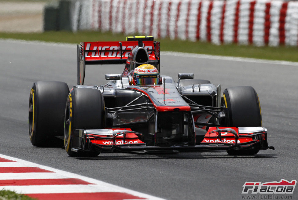 Lewis Hamilton rueda durante la clasificación del GP de España