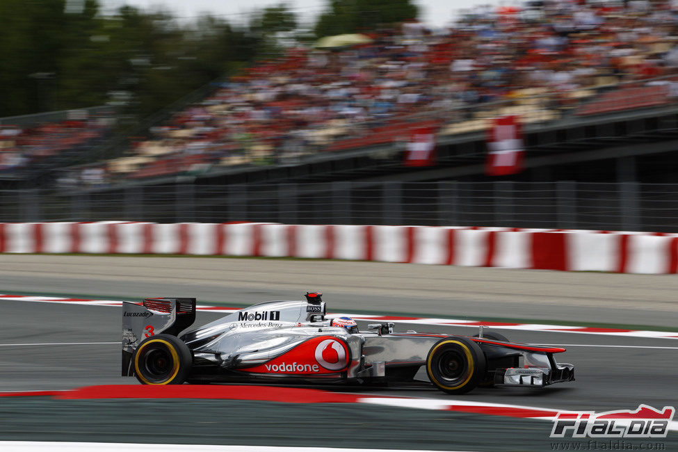 Jenson Button rueda durante la clasificación de España
