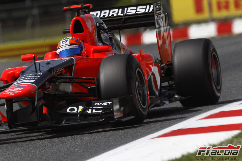 Timo Glock rueda sobre el asfalto de Montmeló