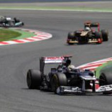 Pastor Maldonado sale de una curva durante la carrera en Montmeló