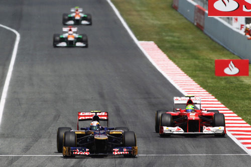 Jean-Eric Vergne por delante de Felipe Massa