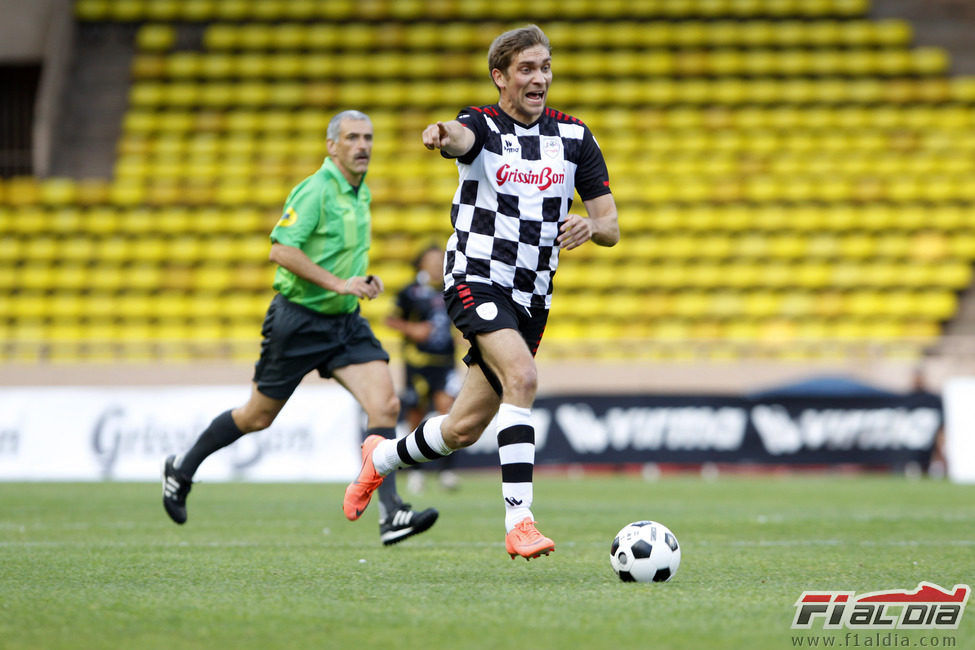 Vitaly Petrov en el partido benéfico de Mónaco