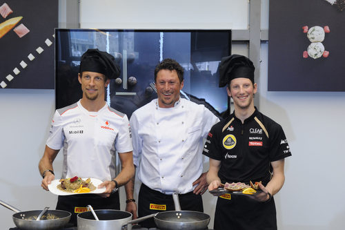 Grosjean y Button muestran sus platos
