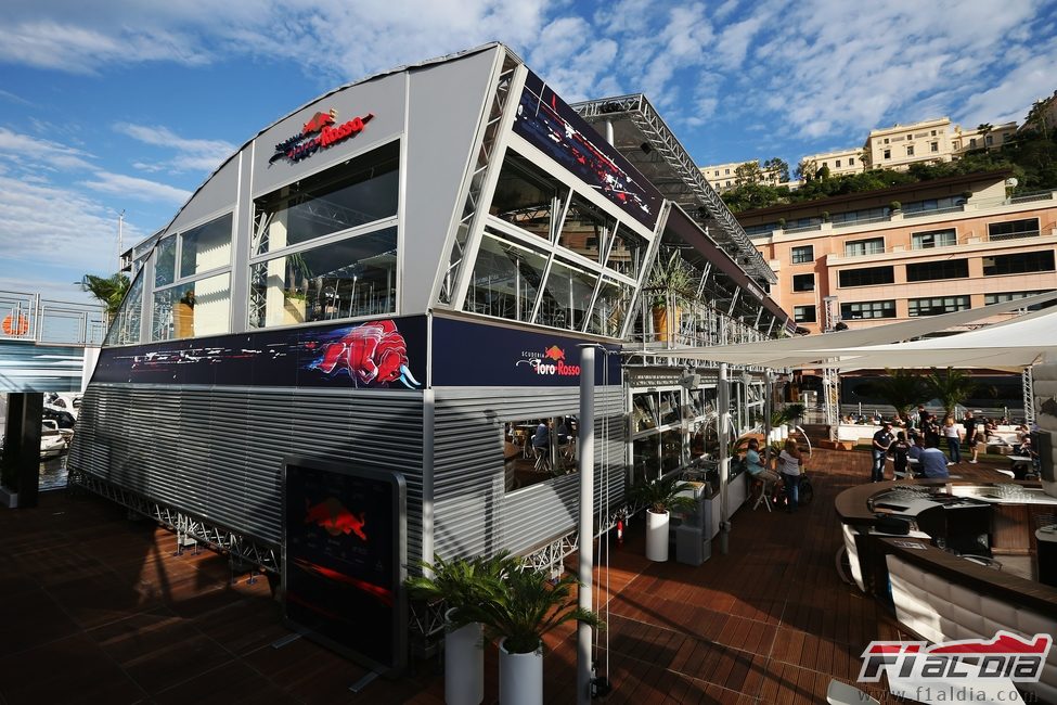 Motorhome de Red Bull y Toro Rosso en el GP de Mónaco 2012