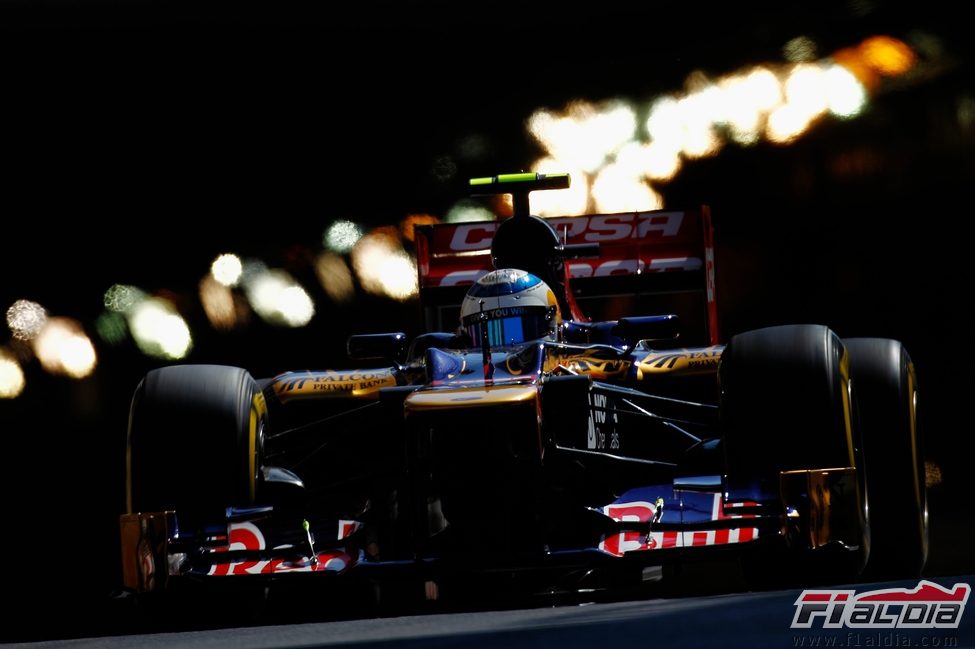 Jean-Eric Vergne sale del túnel durante los libres del GP de Mónaco 2012