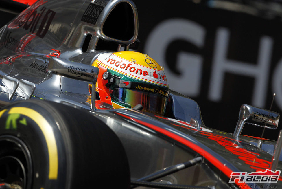 Primer plano de Lewis Hamilton rodando en Mónaco