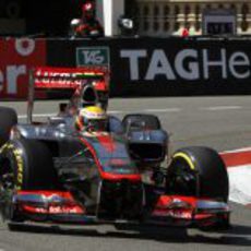 Lewis Hamilton rueda en el circuito de Mónaco