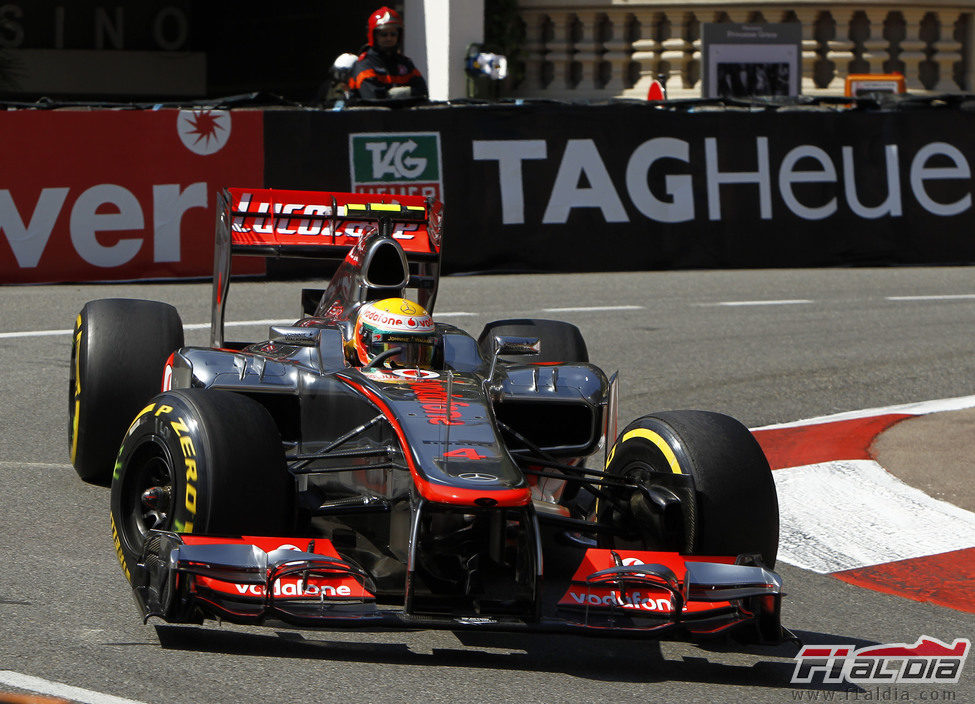 Lewis Hamilton rueda en el circuito de Mónaco