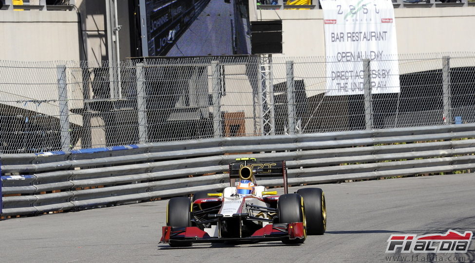 Narain Karthikeyan rueda en Mónaco con el F112