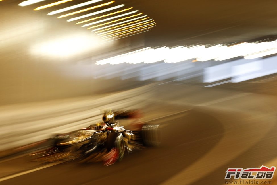 Romain Grosjean en el túnel de Mónaco durante los FP2 