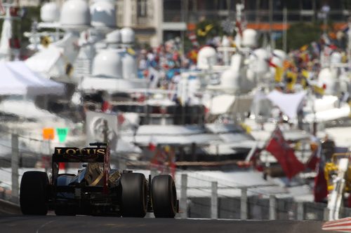 Trasera del Lotus E20 en Mónaco