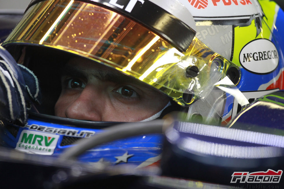 Pastor Maldonado concentrado tras los primeros libres del GP de Mónaco 2012