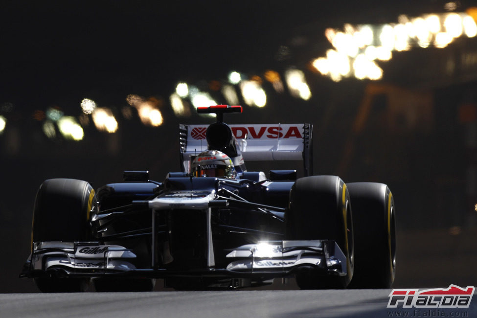 Pastor Maldonado sale del túnel del GP de Mónaco