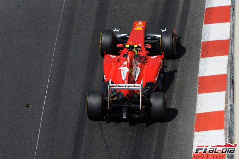 Felipe Massa completa una vuelta en Montecarlo