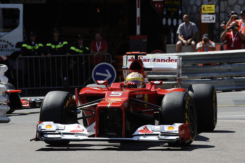 Fernando Alonso conduce su F2012 en los Libres 1